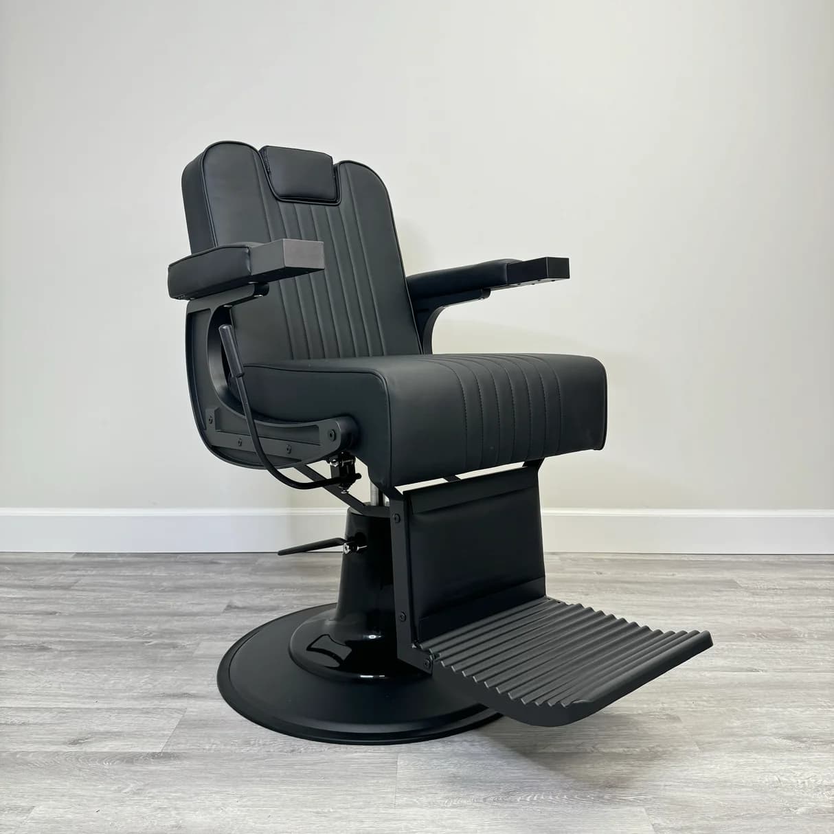 Barbershop Stühle mit Funktion – Komfort für Kunde und Friseur