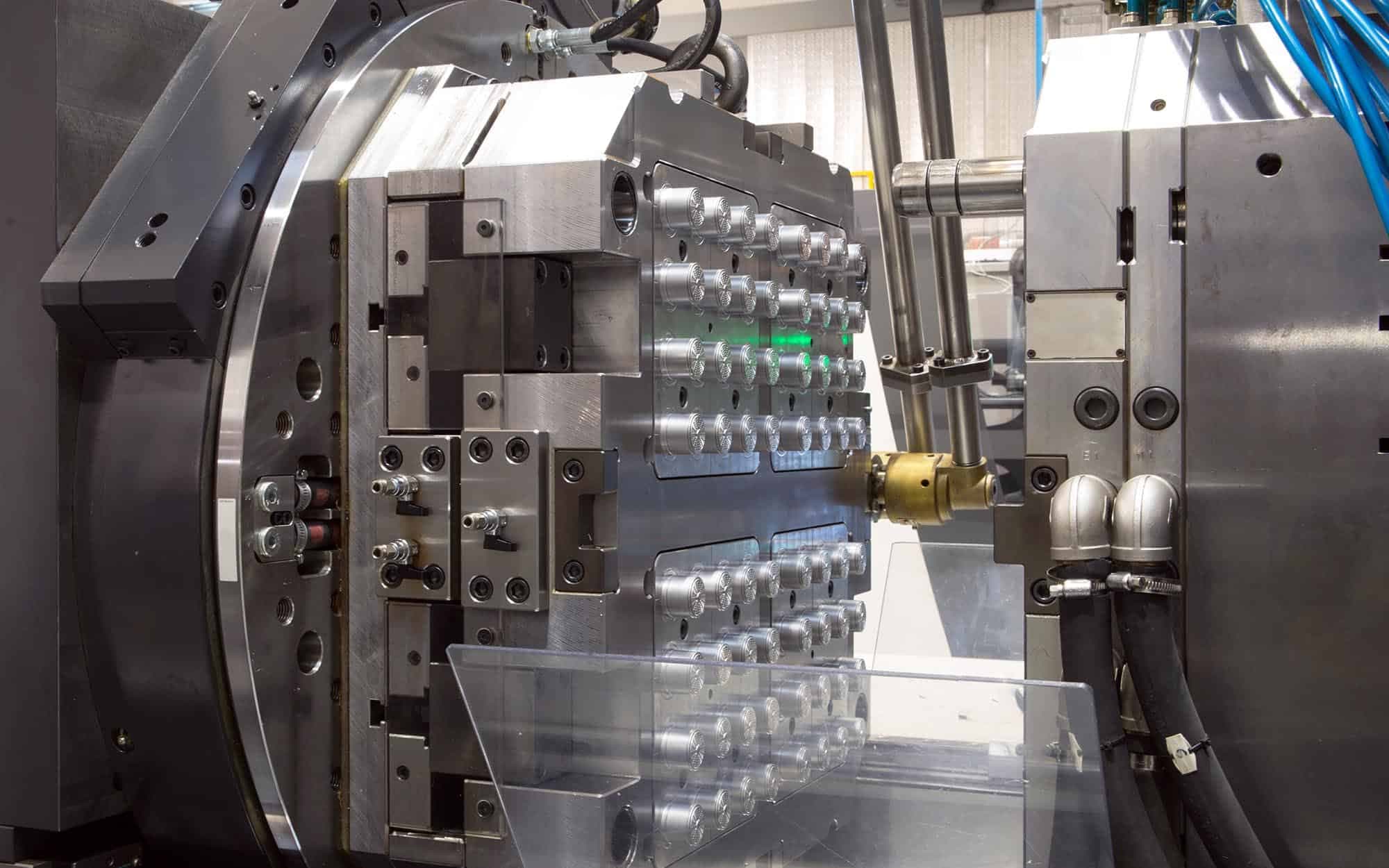 Spritzgussteile von Maxnext GmbH: Entwicklung, Werkzeugbau und Serienfertigung aus einer Hand