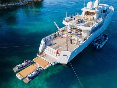 Maximale Stabilität auf dem Wasser mit dem aufblasbarer efoil dock von Superyacht Inflatables