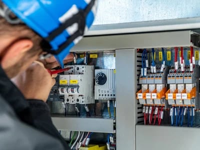 Warum eine DGUV V3 Prüfung nicht nur eine Formalität, sondern eine sicherheitsrelevante Maßnahme ist