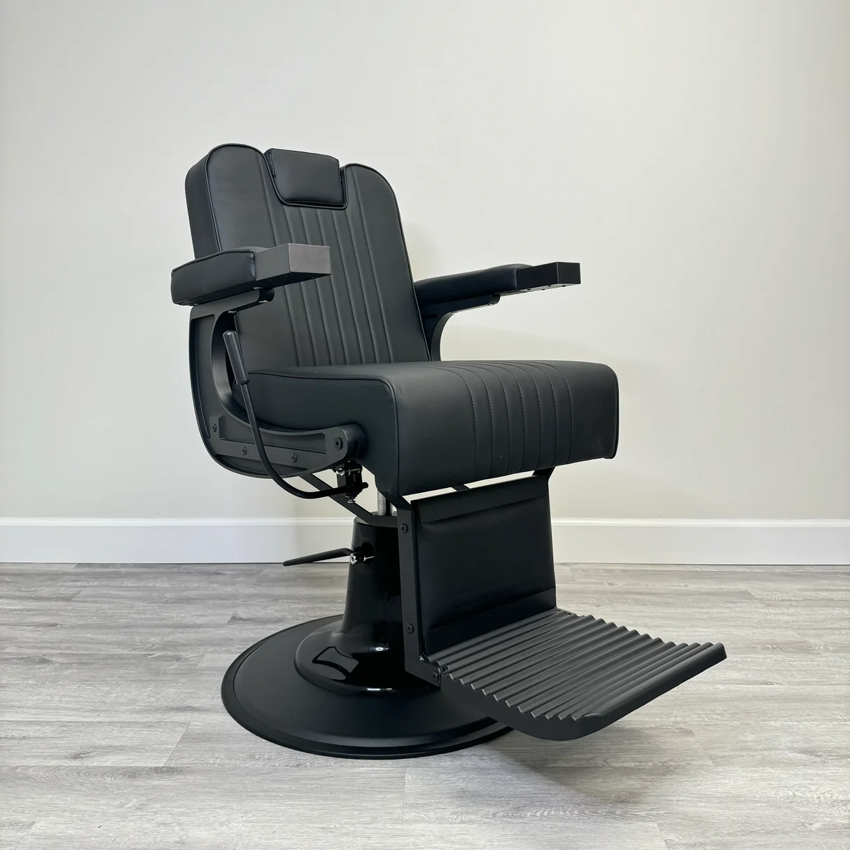 Barbershop Stühle mit Funktion – Komfort für Kunde und Friseur