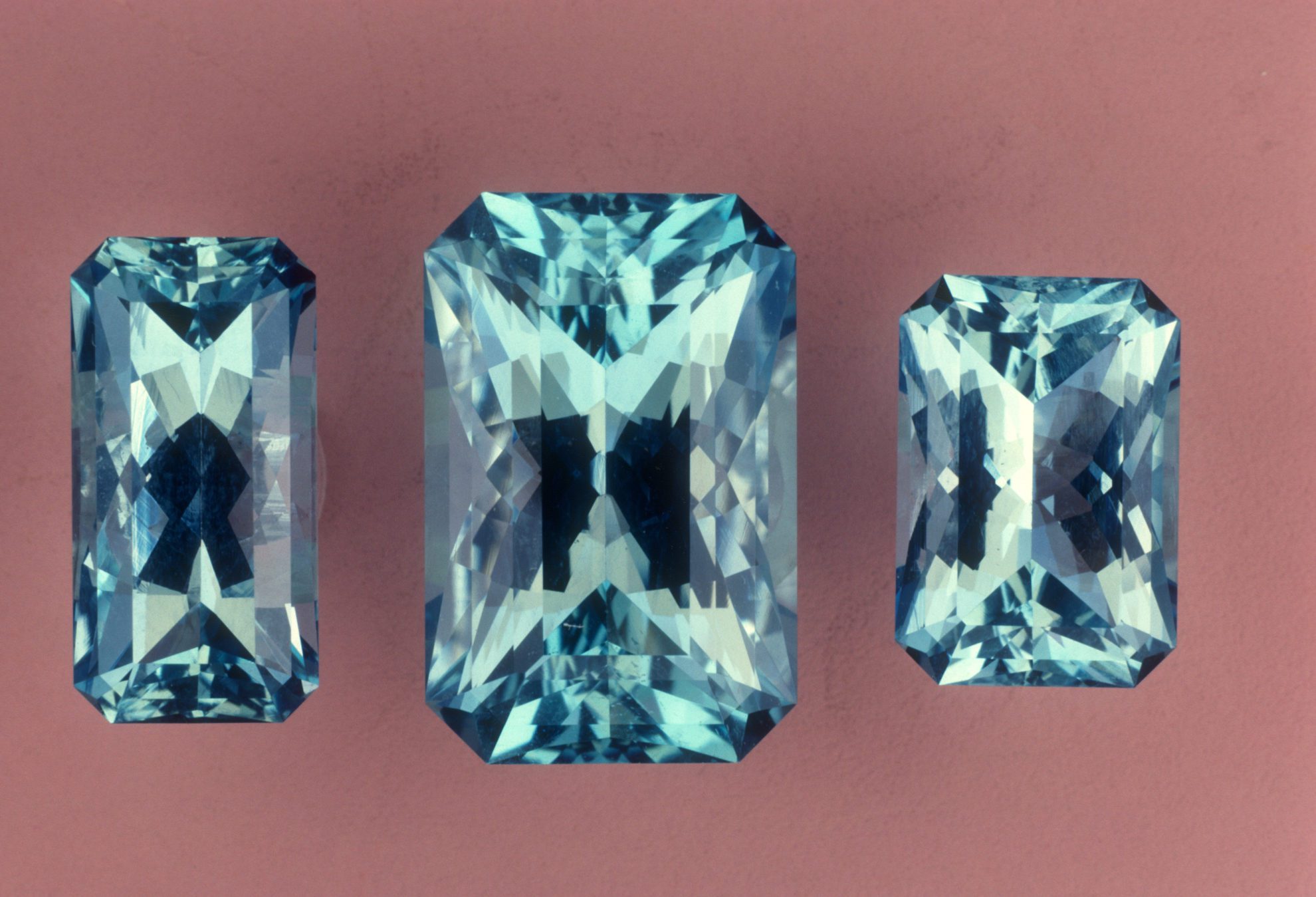 Beruhigende Energie spüren – aquamarin im CrystalScents Sortiment